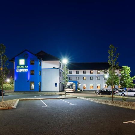 Holiday Inn Express Antrim, An Ihg Hotel Ngoại thất bức ảnh