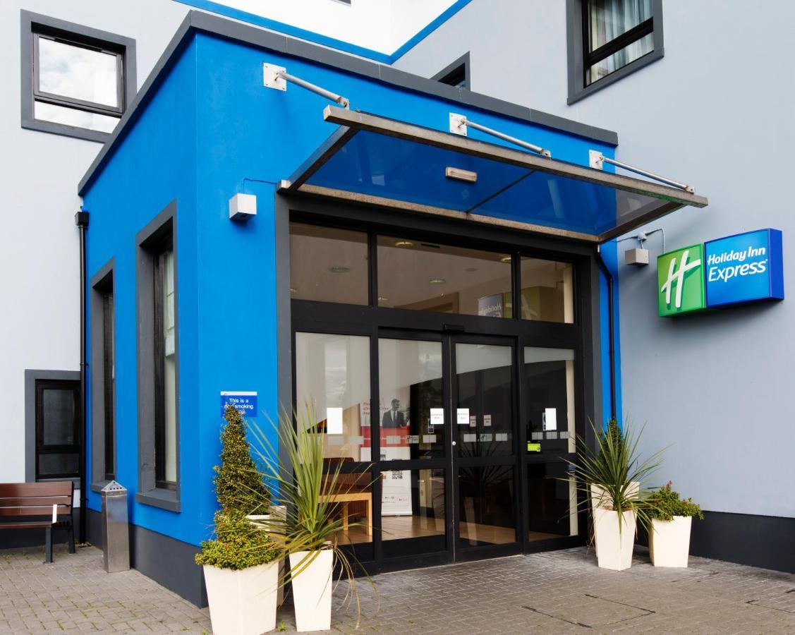 Holiday Inn Express Antrim, An Ihg Hotel Ngoại thất bức ảnh