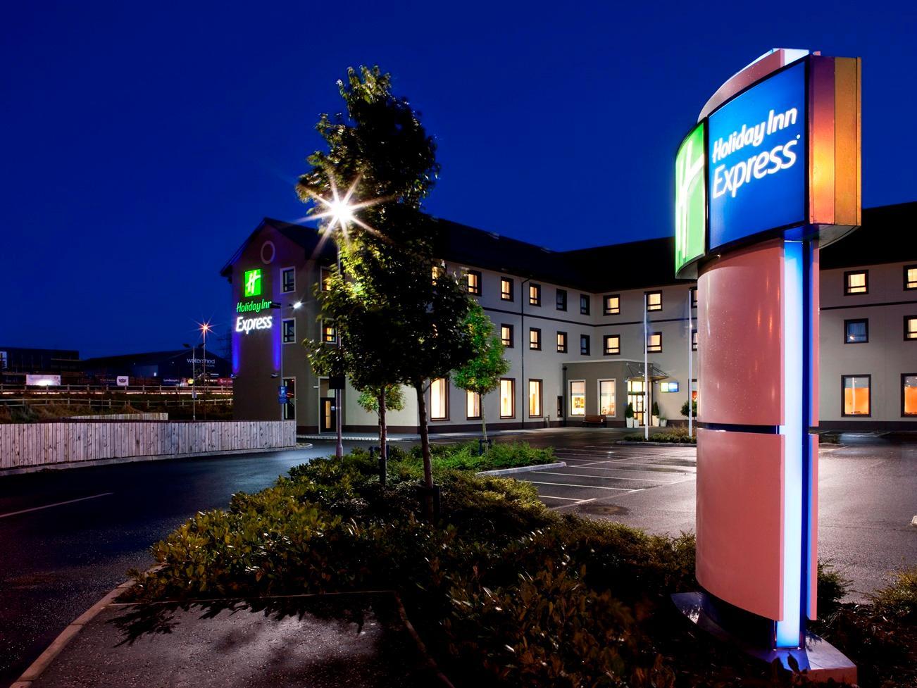 Holiday Inn Express Antrim, An Ihg Hotel Ngoại thất bức ảnh