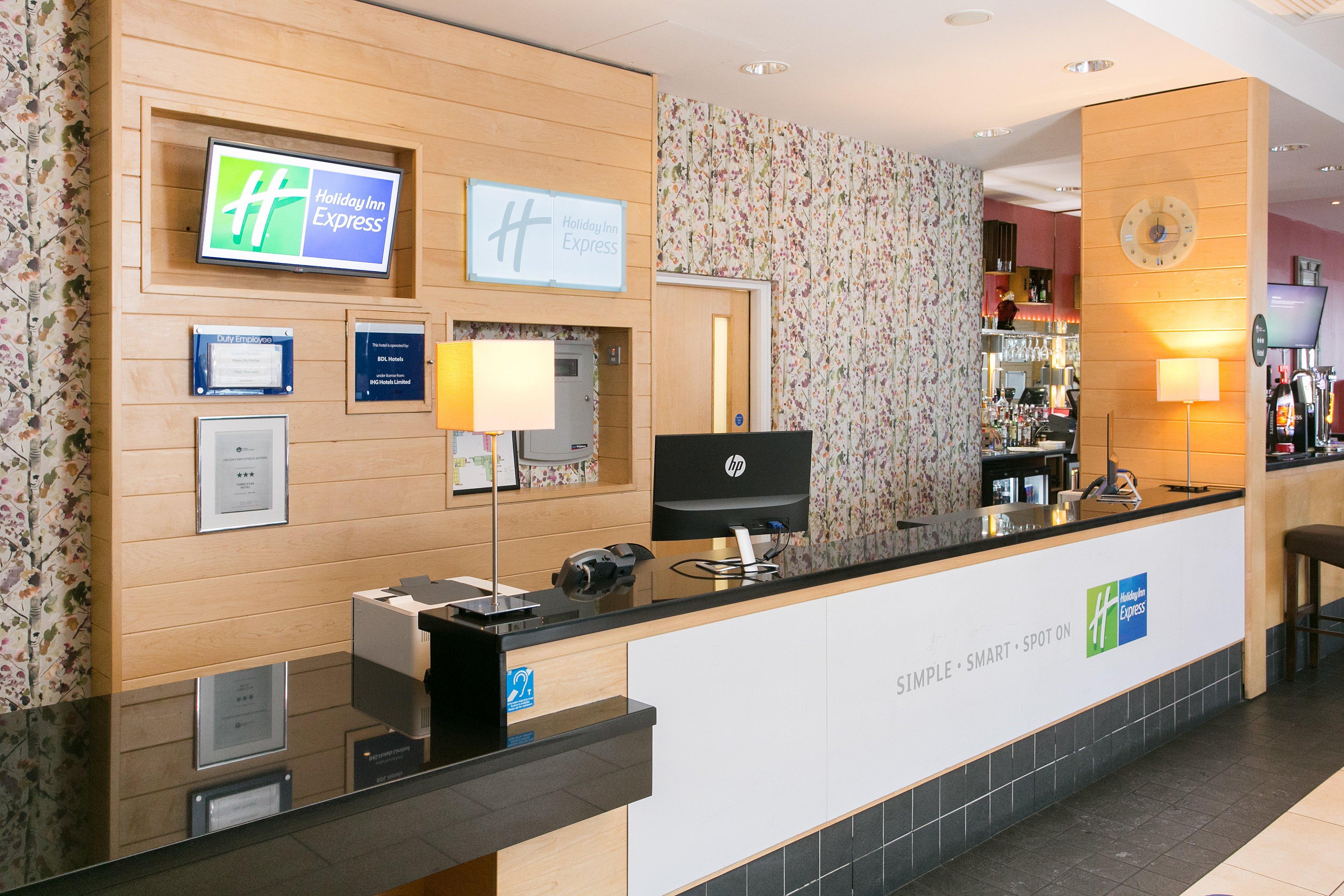 Holiday Inn Express Antrim, An Ihg Hotel Ngoại thất bức ảnh