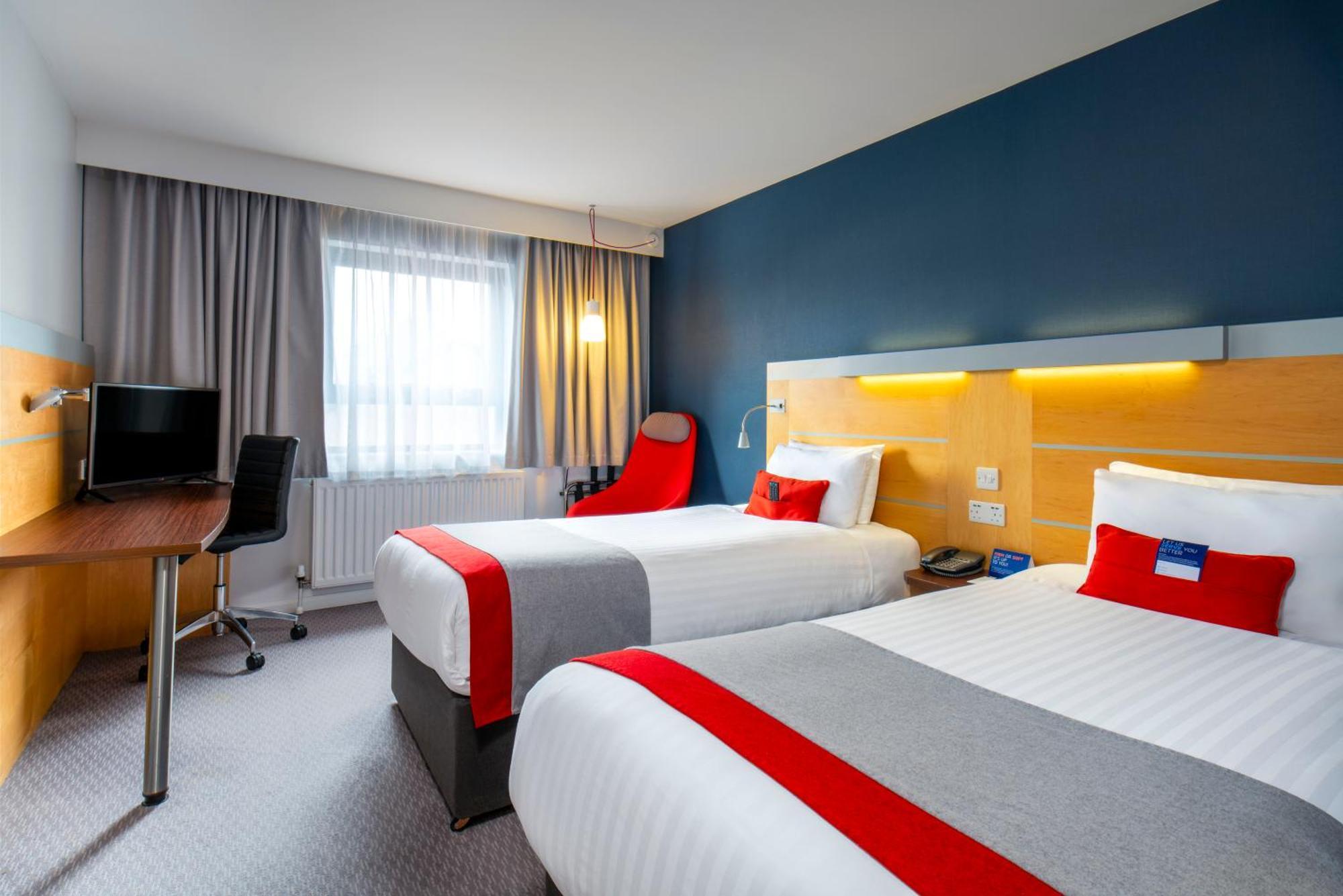 Holiday Inn Express Antrim, An Ihg Hotel Ngoại thất bức ảnh