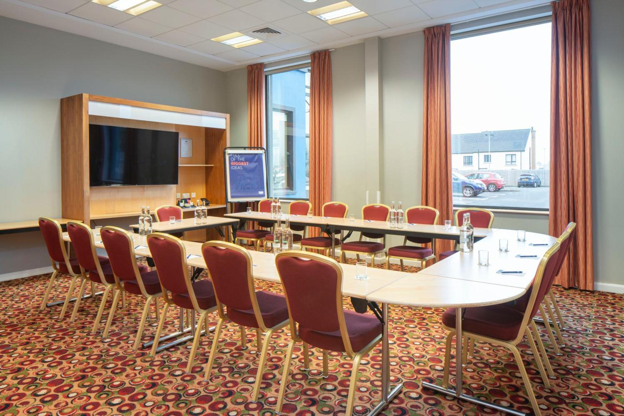 Holiday Inn Express Antrim, An Ihg Hotel Ngoại thất bức ảnh