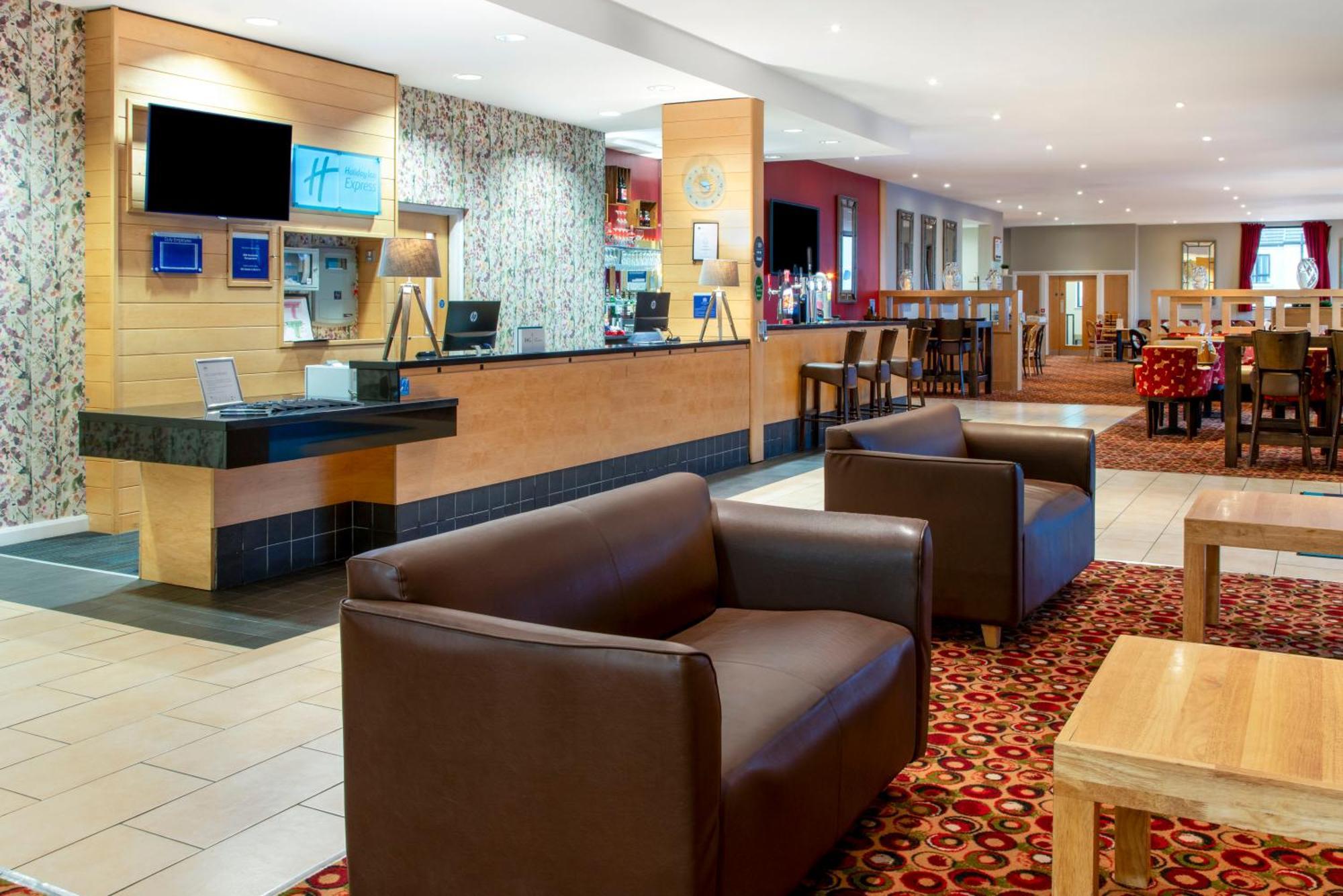 Holiday Inn Express Antrim, An Ihg Hotel Ngoại thất bức ảnh