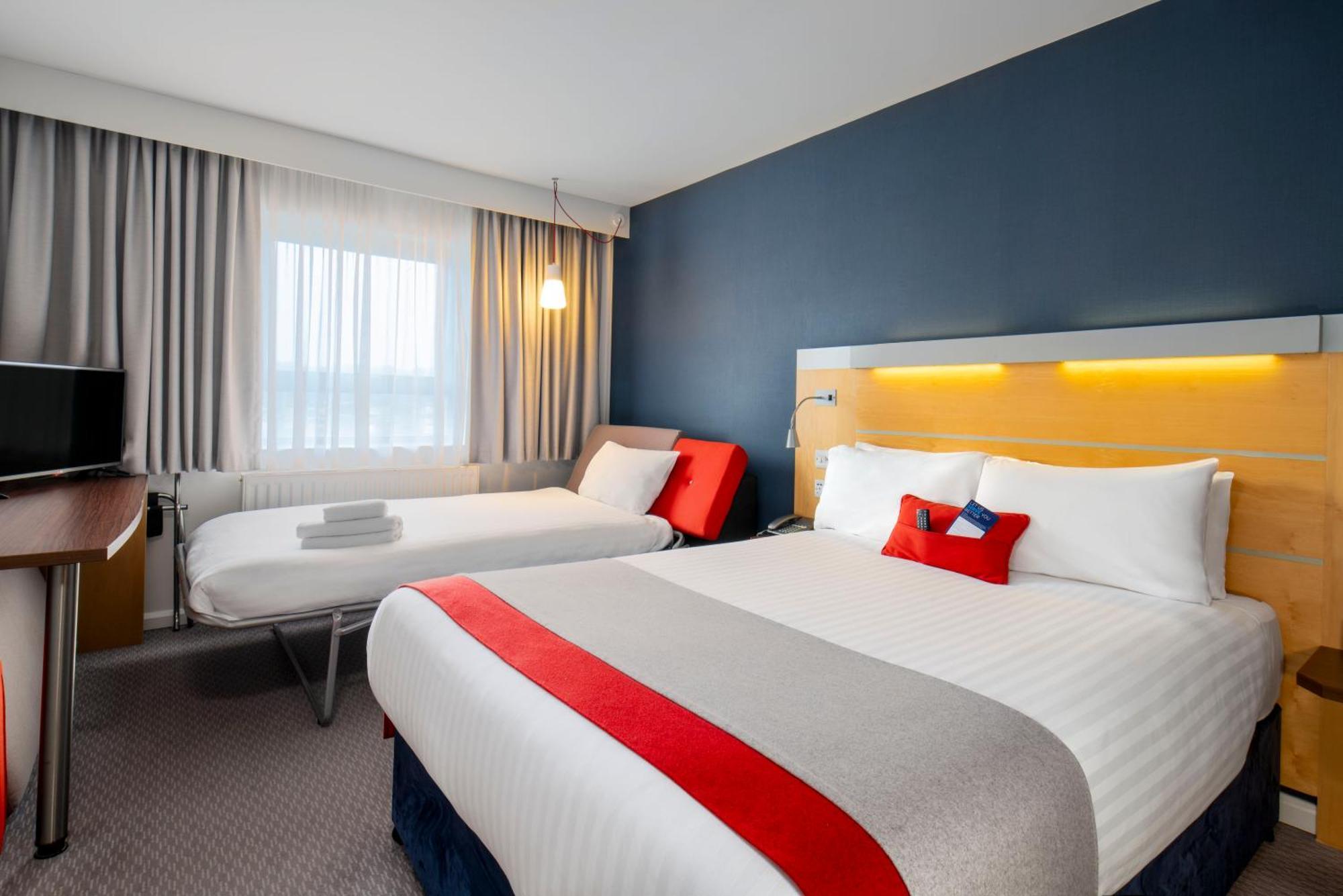 Holiday Inn Express Antrim, An Ihg Hotel Ngoại thất bức ảnh