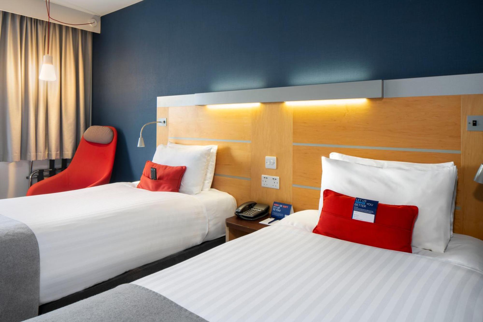 Holiday Inn Express Antrim, An Ihg Hotel Ngoại thất bức ảnh