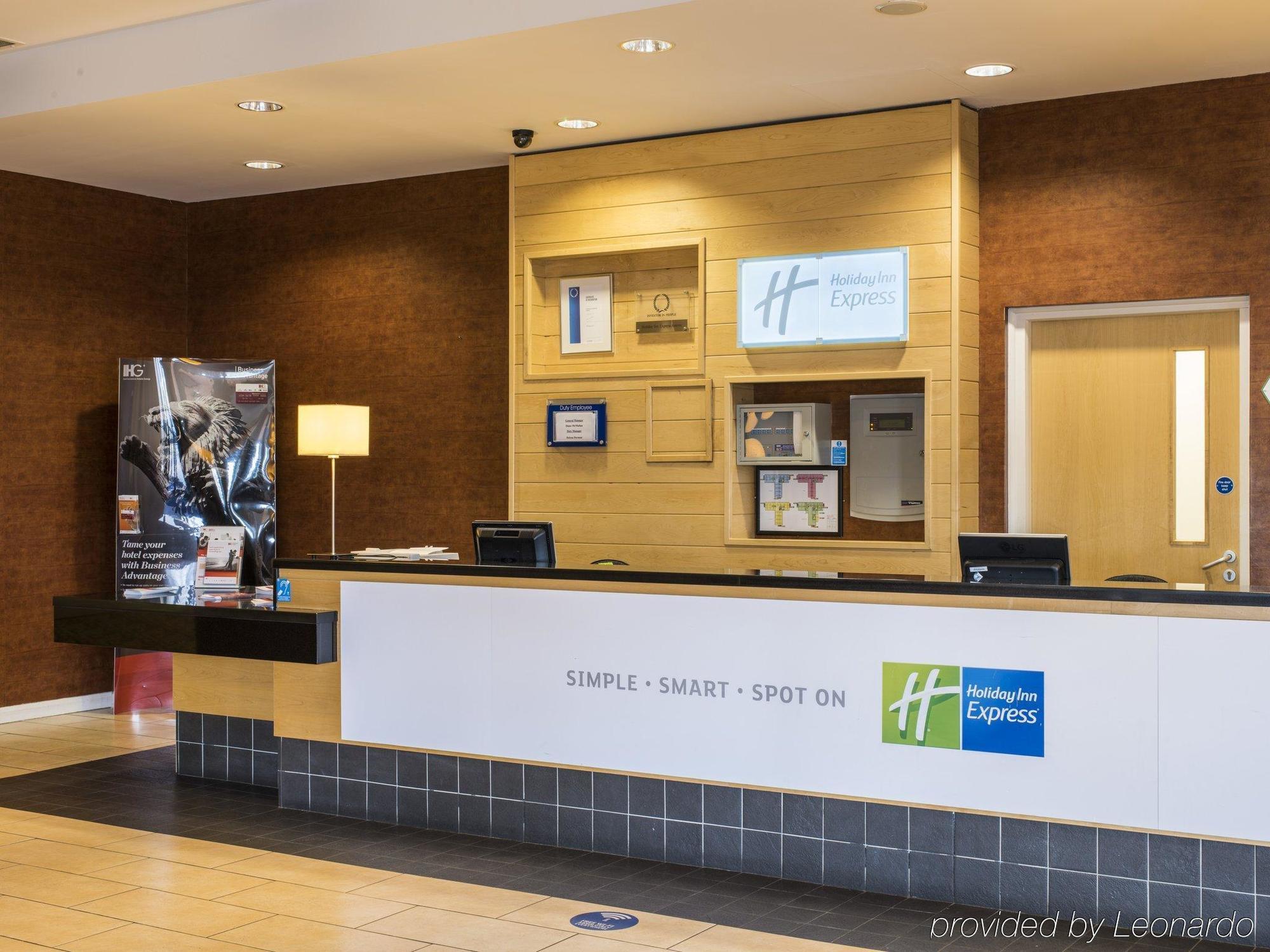 Holiday Inn Express Antrim, An Ihg Hotel Ngoại thất bức ảnh