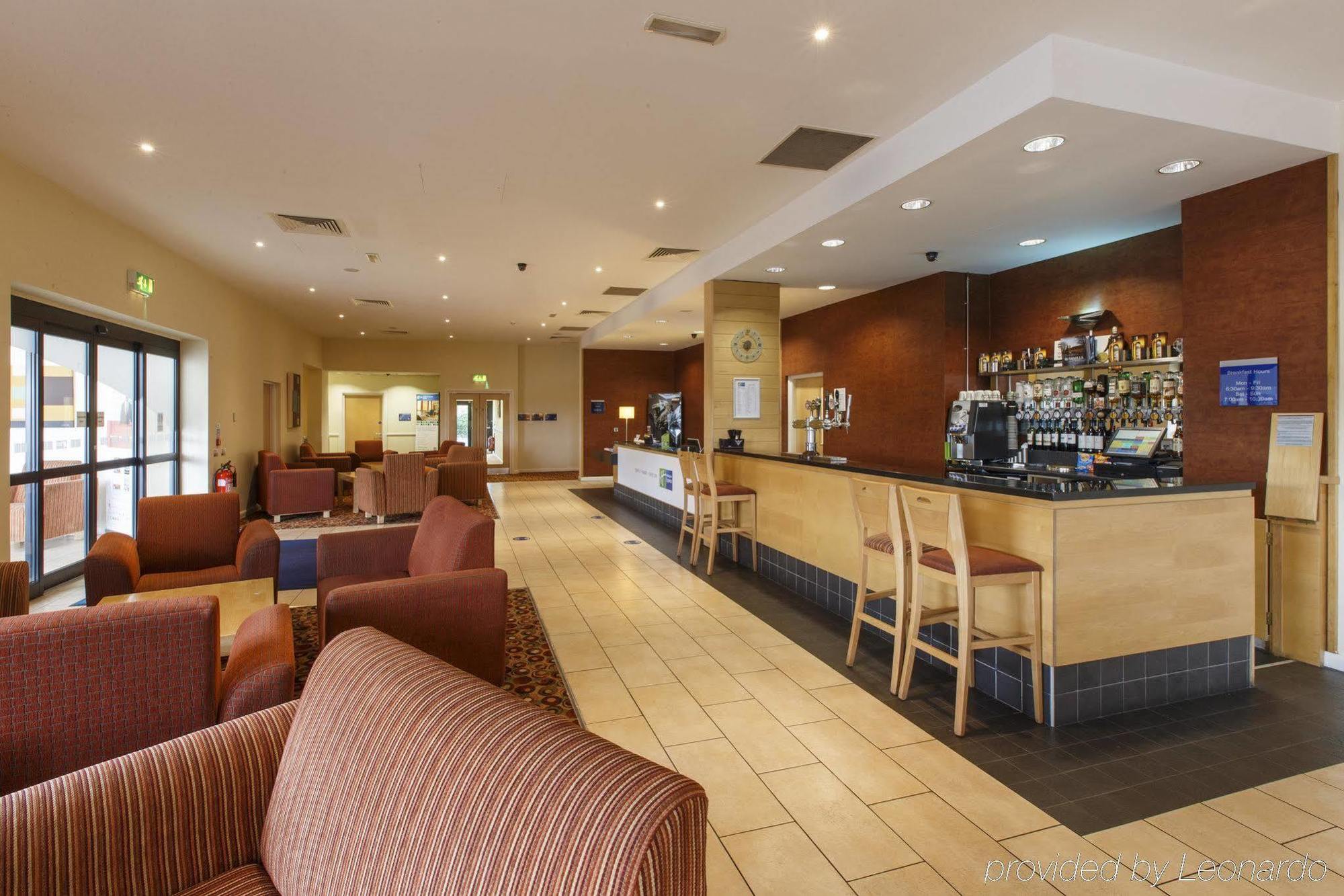 Holiday Inn Express Antrim, An Ihg Hotel Ngoại thất bức ảnh