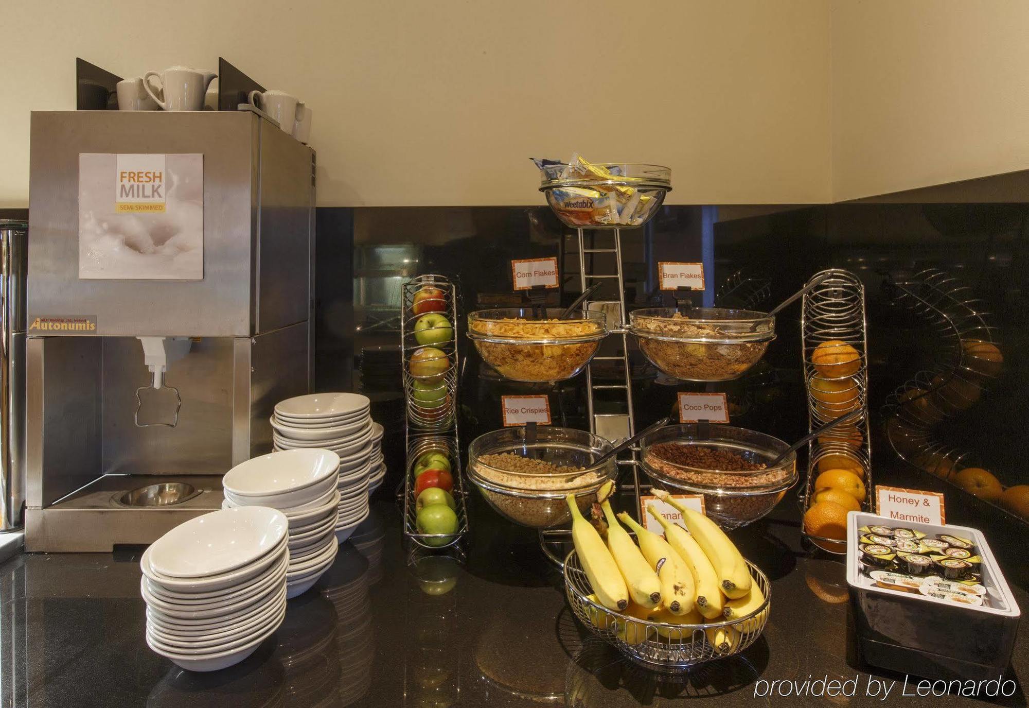 Holiday Inn Express Antrim, An Ihg Hotel Ngoại thất bức ảnh