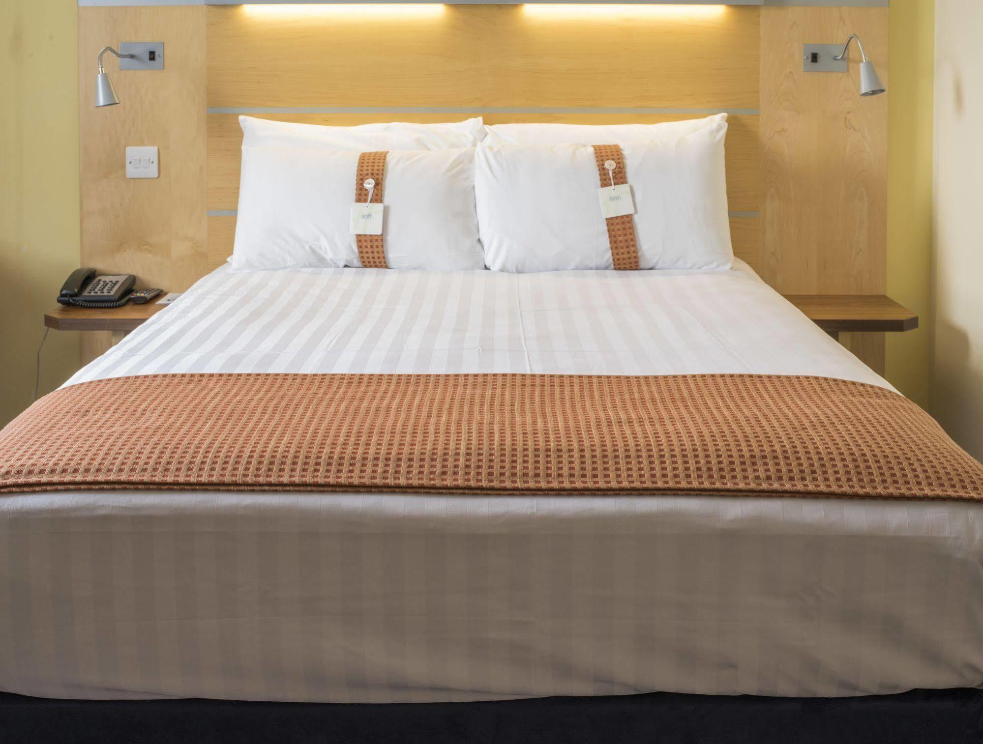 Holiday Inn Express Antrim, An Ihg Hotel Ngoại thất bức ảnh