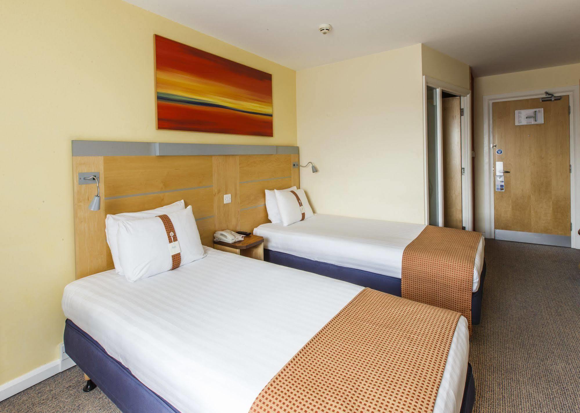 Holiday Inn Express Antrim, An Ihg Hotel Ngoại thất bức ảnh